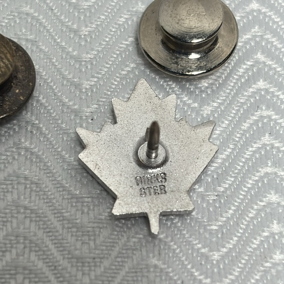 Lapel pins - Picture 4 of 5